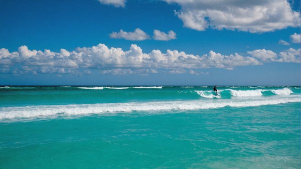 Surf, kitesurf et plus : découvrez punta cana sur l'eau